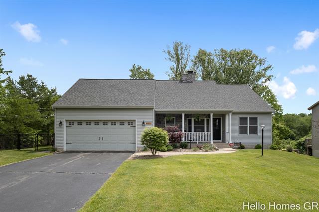 front view for 804 Meadowmeadese Drive, Ada, Mi. 49301