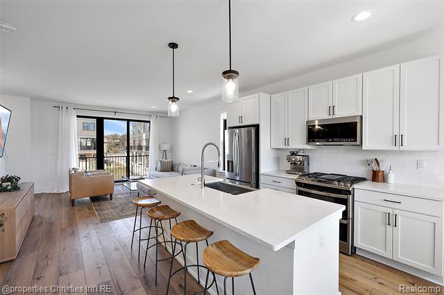 Builiding view eleven for 1041 Hampton, Detroit, MI. 48207