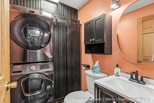 Builiding view fifteen for 312 Clinton, Hastings, MI. 49058