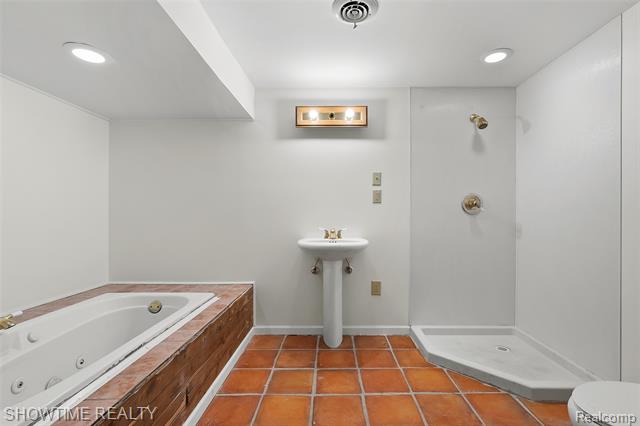 Builiding view seventeen for 1514 26Th, Kalamazoo, MI. 49048