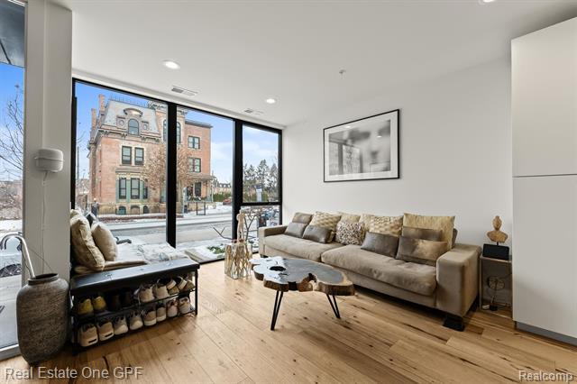 Builiding view four for 228 Edmund, Detroit, MI. 48201