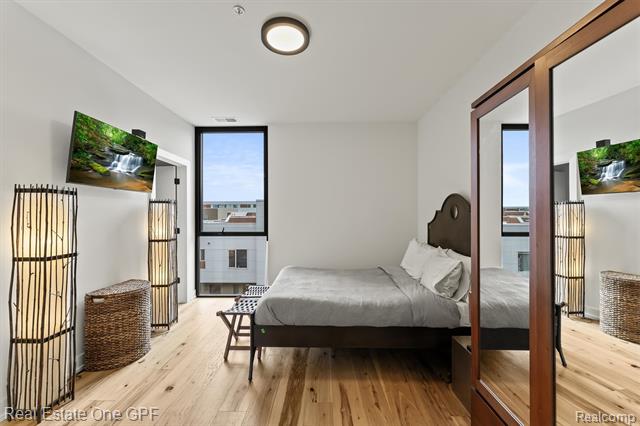 Builiding view nine for 228 Edmund, Detroit, MI. 48201