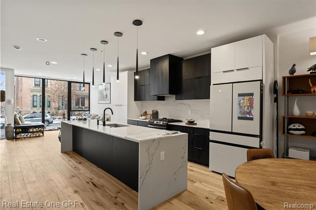 Builiding view six for 228 Edmund, Detroit, MI. 48201