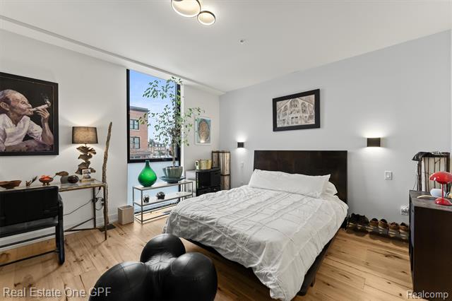 Builiding view ten for 228 Edmund, Detroit, MI. 48201