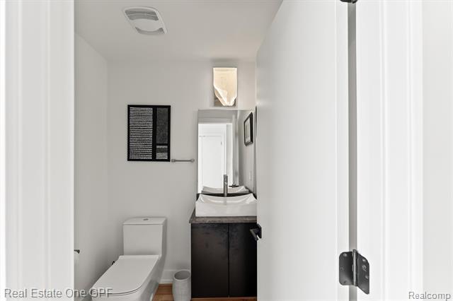 Builiding view twenty four for 228 Edmund, Detroit, MI. 48201