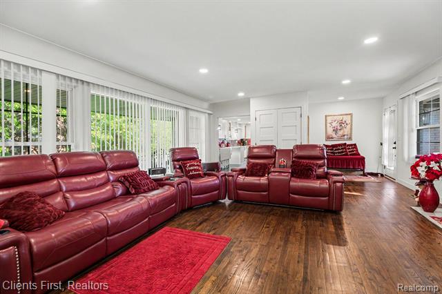 Builiding view five for 27531 Bell, Southfield, MI. 48034
