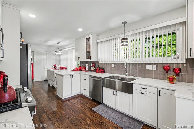 Builiding view nine for 27531 Bell, Southfield, MI. 48034