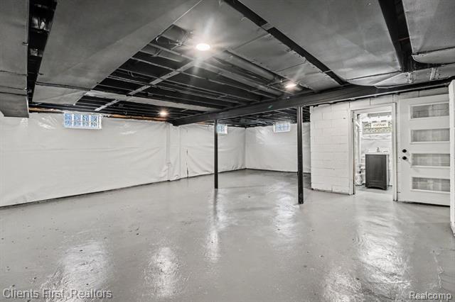 Builiding view nineteen for 27531 Bell, Southfield, MI. 48034