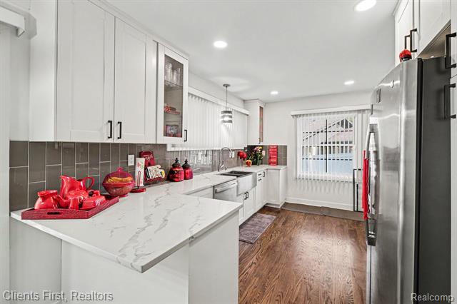 Builiding view seven for 27531 Bell, Southfield, MI. 48034