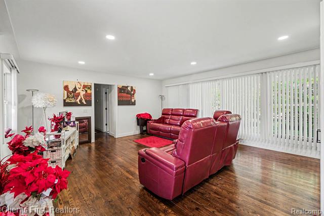 Builiding view six for 27531 Bell, Southfield, MI. 48034