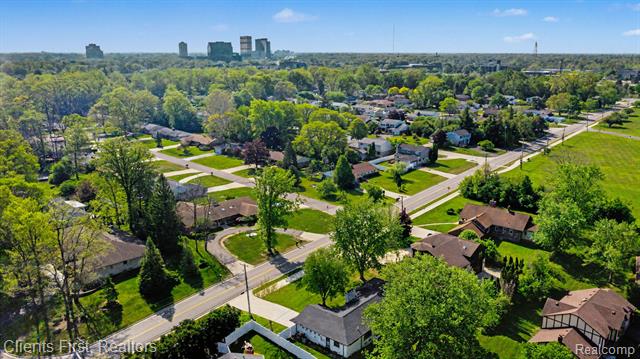 Builiding view twenty nine for 27531 Bell, Southfield, MI. 48034