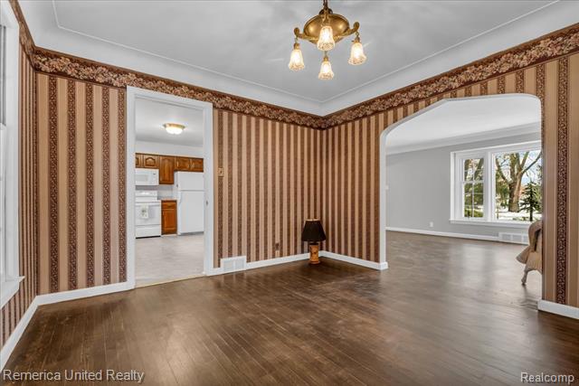 Builiding view eight for 27510 California Se, Southfield, MI. 48076