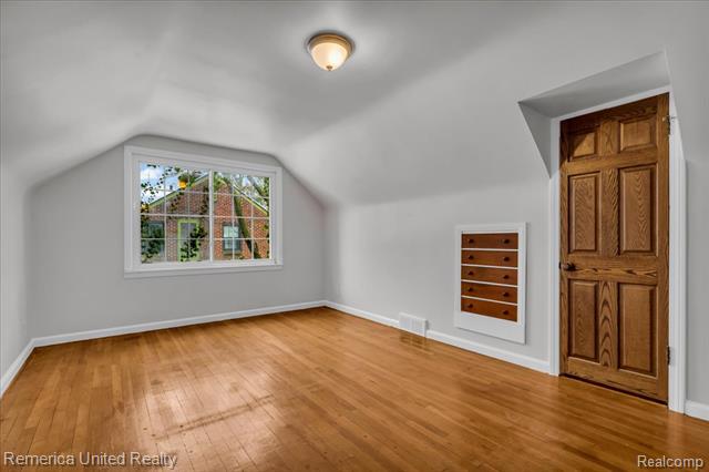 Builiding view fifteen for 27510 California Se, Southfield, MI. 48076