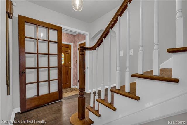 Builiding view fourteen for 27510 California Se, Southfield, MI. 48076