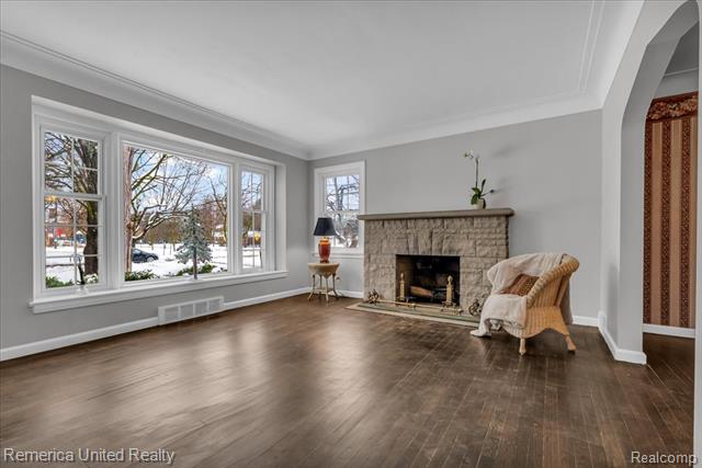 Builiding view one for 27510 California Se, Southfield, MI. 48076