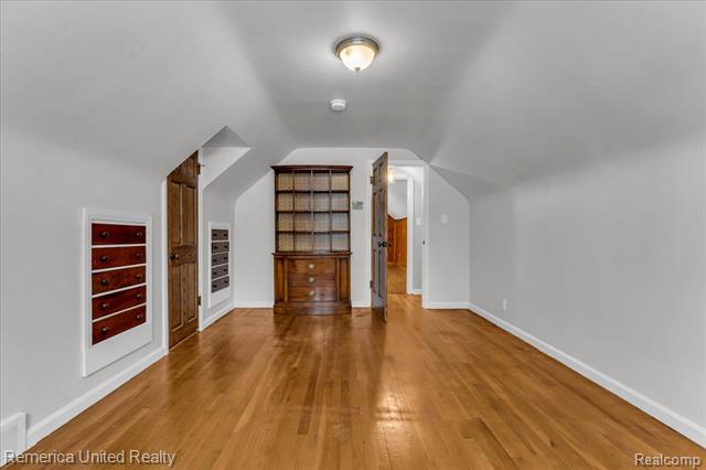 Builiding view sixteen for 27510 California Se, Southfield, MI. 48076