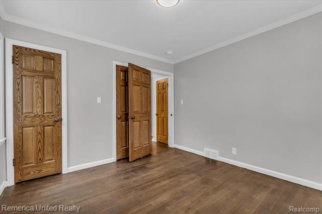 Builiding view ten for 27510 California Se, Southfield, MI. 48076