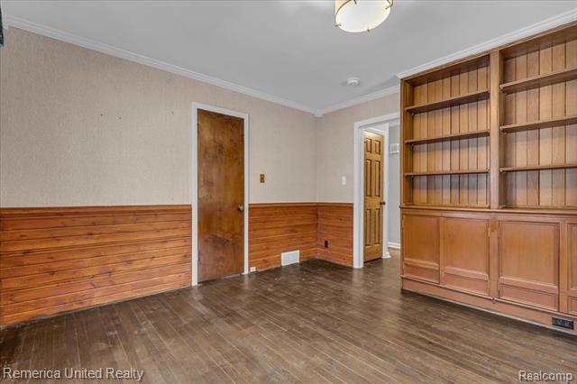 Builiding view thirteen for 27510 California Se, Southfield, MI. 48076