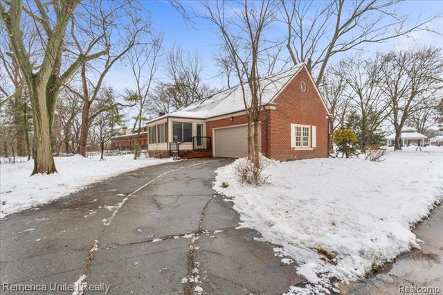 Builiding view thirty four for 27510 California Se, Southfield, MI. 48076