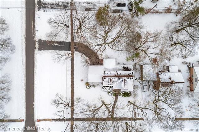 Builiding view thirty nine for 27510 California Se, Southfield, MI. 48076