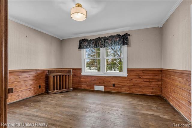 Builiding view twelve for 27510 California Se, Southfield, MI. 48076