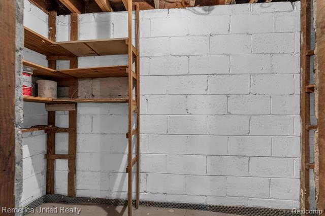 Builiding view twenty four for 27510 California Se, Southfield, MI. 48076