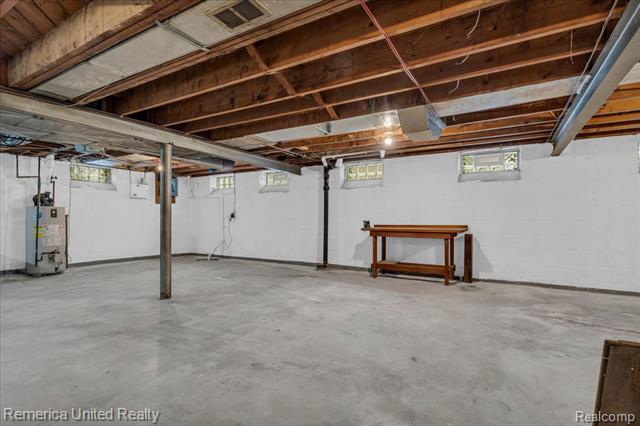 Builiding view twenty one for 27510 California Se, Southfield, MI. 48076