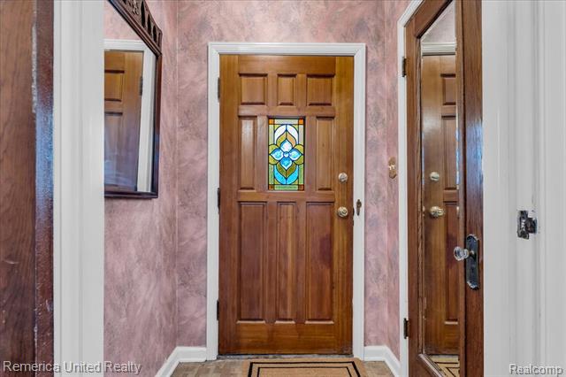 Builiding view twenty seven for 27510 California Se, Southfield, MI. 48076