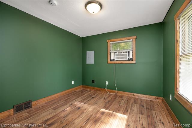 Builiding view ten for 32660 Saint Vincent Ave, Warren, MI. 48092