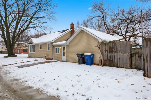 Builiding view eight for 2304 2Nd, Westland, MI. 48186