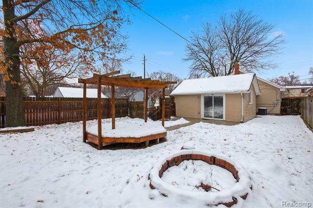 Builiding view eleven for 2304 2Nd, Westland, MI. 48186