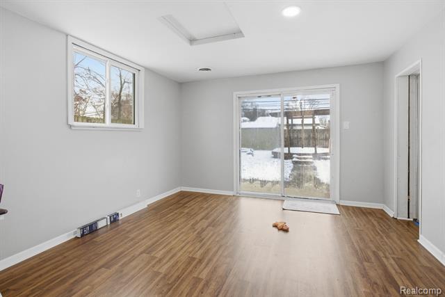 Builiding view forty one for 2304 2Nd, Westland, MI. 48186