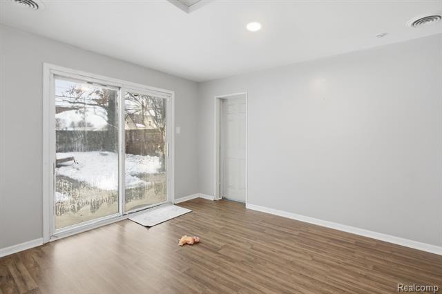 Builiding view forty for 2304 2Nd, Westland, MI. 48186