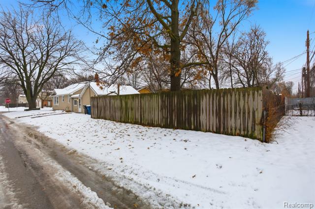 Builiding view nine for 2304 2Nd, Westland, MI. 48186