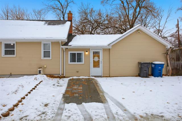 Builiding view seven for 2304 2Nd, Westland, MI. 48186