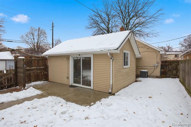 Builiding view thirteen for 2304 2Nd, Westland, MI. 48186