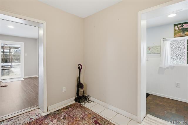 Builiding view thirty five for 2304 2Nd, Westland, MI. 48186