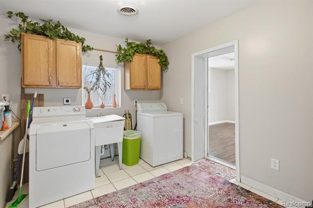 Builiding view thirty four for 2304 2Nd, Westland, MI. 48186