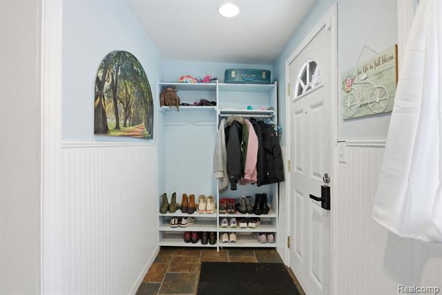 Builiding view thirty seven for 2304 2Nd, Westland, MI. 48186