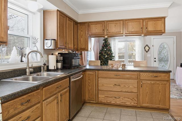 Builiding view thirty for 2304 2Nd, Westland, MI. 48186