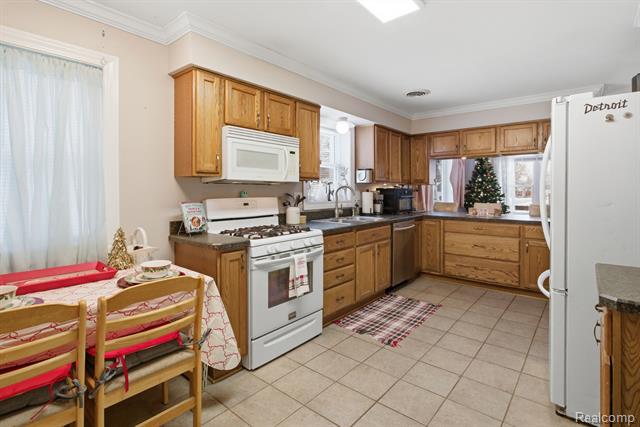 Builiding view twenty nine for 2304 2Nd, Westland, MI. 48186