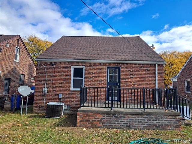 Builiding view seven for 17561 Greenview, Detroit, MI. 48219