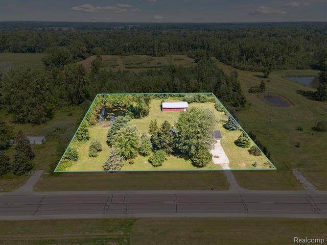 Builiding view fifty for 2933 Sanilac, Mayville, MI. 48744