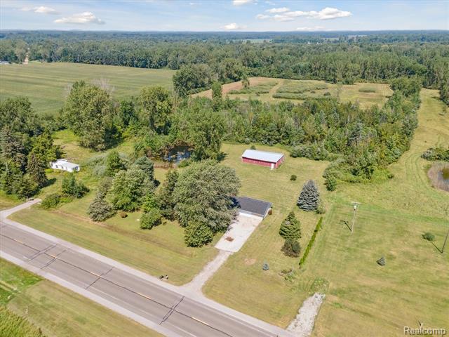 Builiding view forty two for 2933 Sanilac, Mayville, MI. 48744
