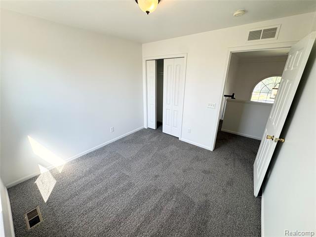 Builiding view eighteen for 7586 Kensington, Ypsilanti, MI. 48197