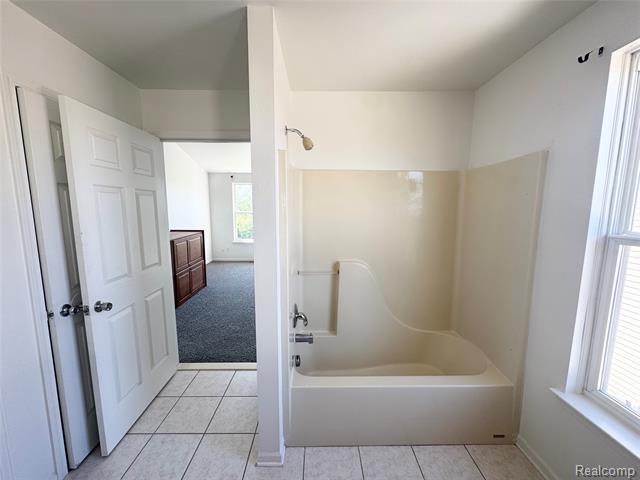 Builiding view fifteen for 7586 Kensington, Ypsilanti, MI. 48197