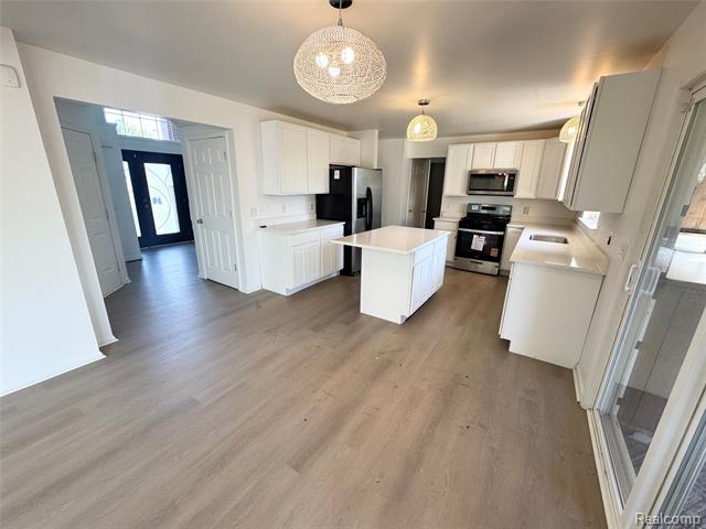 Builiding view five for 7586 Kensington, Ypsilanti, MI. 48197