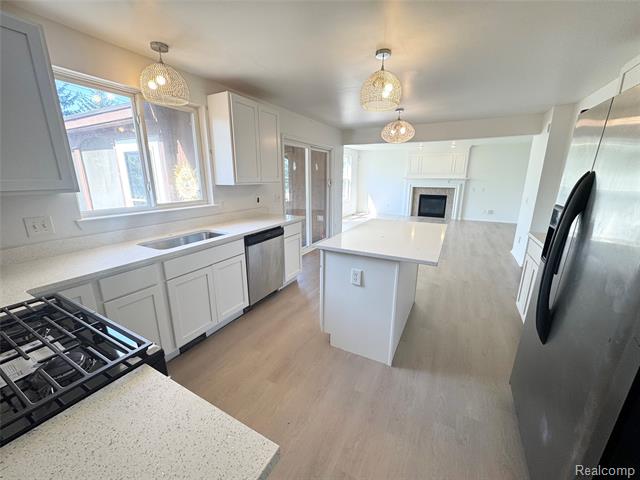 Builiding view nine for 7586 Kensington, Ypsilanti, MI. 48197