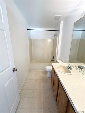 Builiding view nineteen for 7586 Kensington, Ypsilanti, MI. 48197