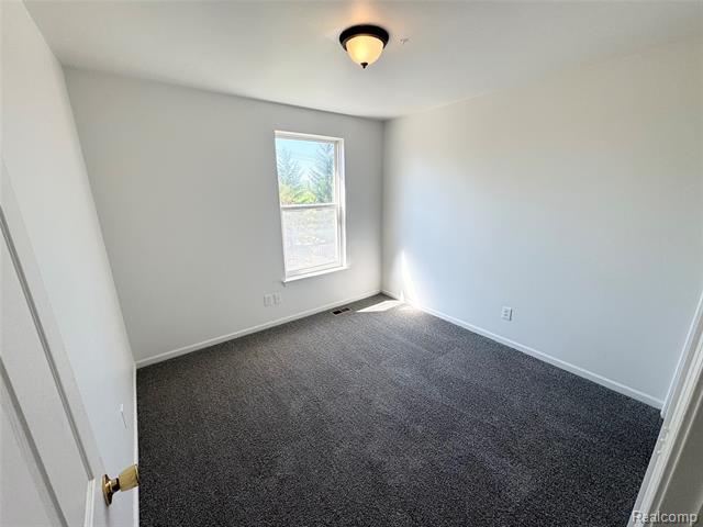 Builiding view seventeen for 7586 Kensington, Ypsilanti, MI. 48197